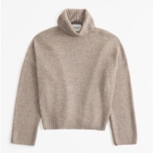 Abercrombie Wedge Turtleneck Sweater in Taupe